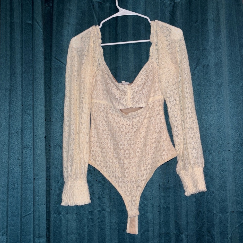 Le Lis Floral Lace Blouse in Cream